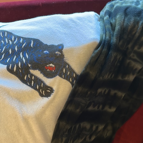 Raquel Allegra shirt and pants - Picture 4 of 7